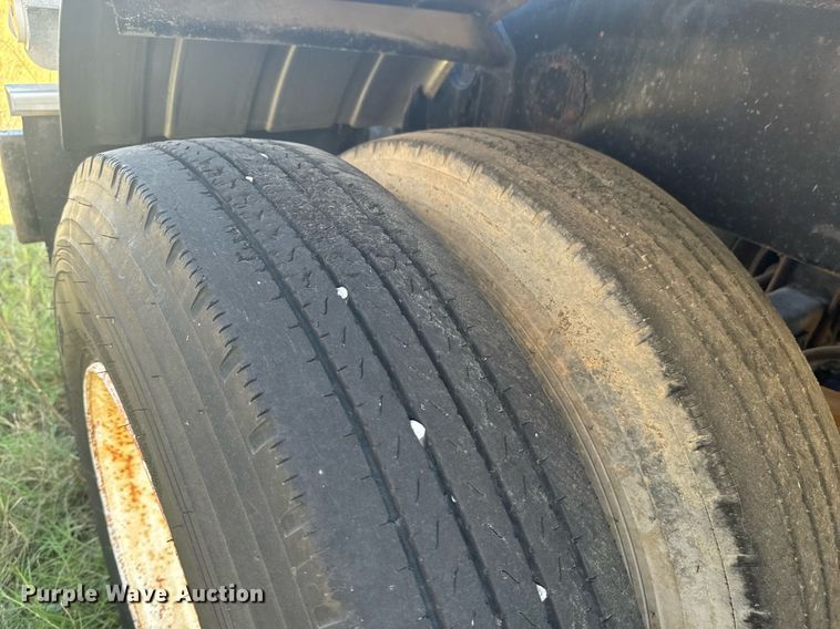 image for item DX1447 1984 Stainless Tank & Equipment tank trailer