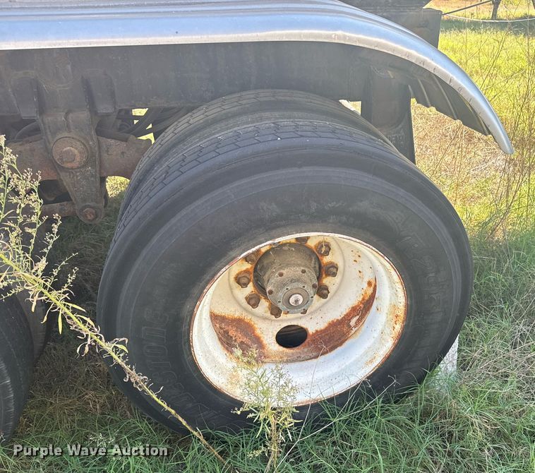 image for item DX1447 1984 Stainless Tank & Equipment tank trailer