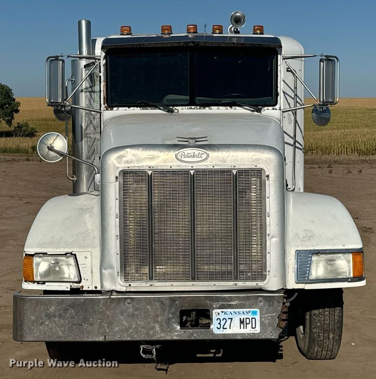 image for item DX3635 2000 Peterbilt  377 semi truck