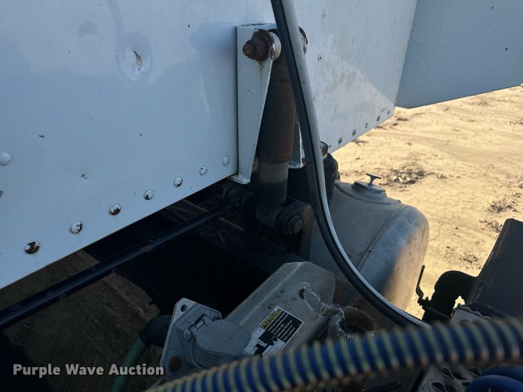 image for item DX3635 2000 Peterbilt  377 semi truck