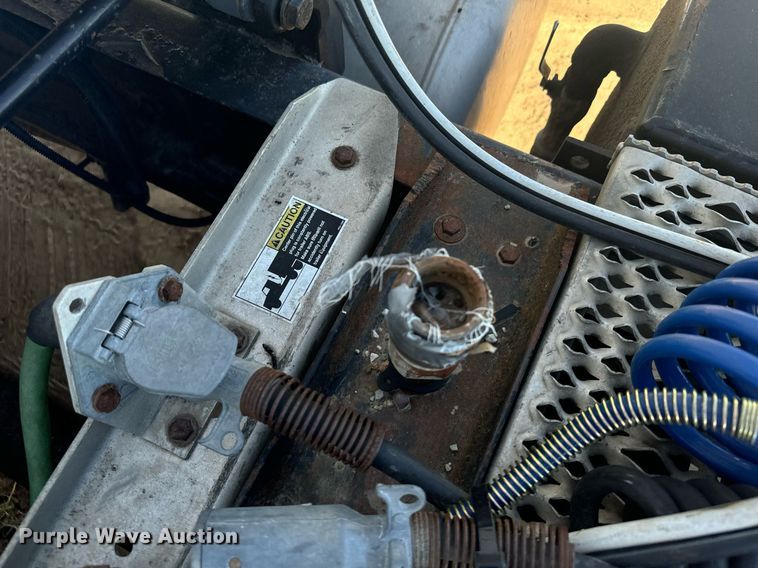 image for item DX3635 2000 Peterbilt  377 semi truck