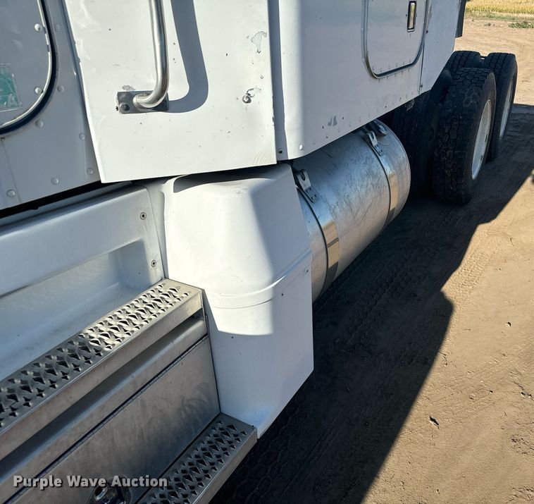 image for item DX3635 2000 Peterbilt  377 semi truck