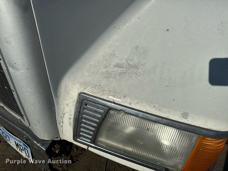 image for item DX3635 2000 Peterbilt  377 semi truck