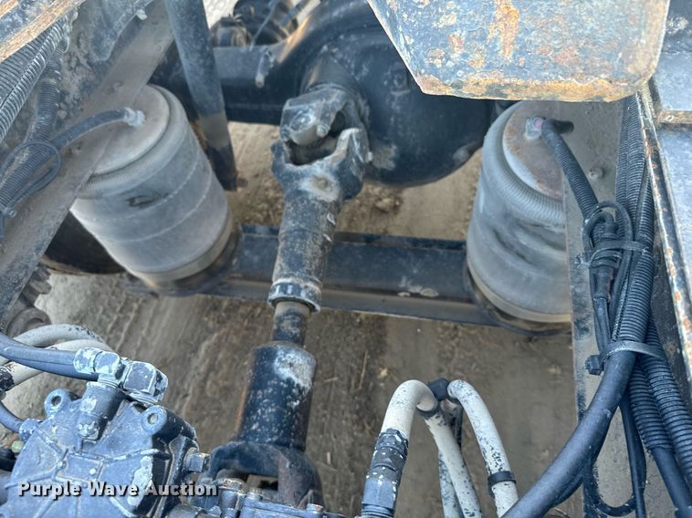 image for item DX3635 2000 Peterbilt  377 semi truck