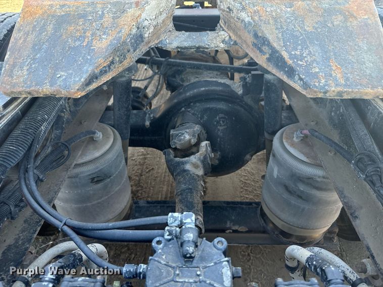 image for item DX3635 2000 Peterbilt  377 semi truck