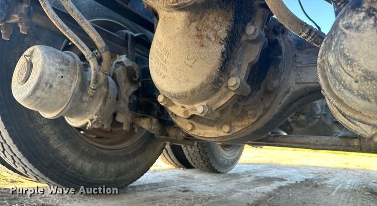 image for item DX3635 2000 Peterbilt  377 semi truck