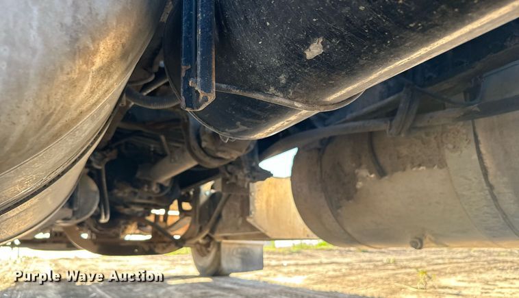 image for item DX3635 2000 Peterbilt  377 semi truck