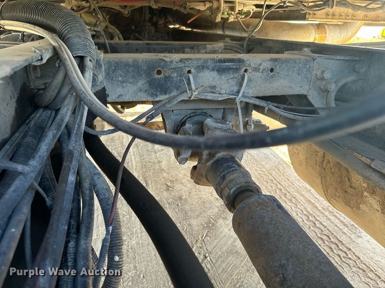 image for item DX3635 2000 Peterbilt  377 semi truck