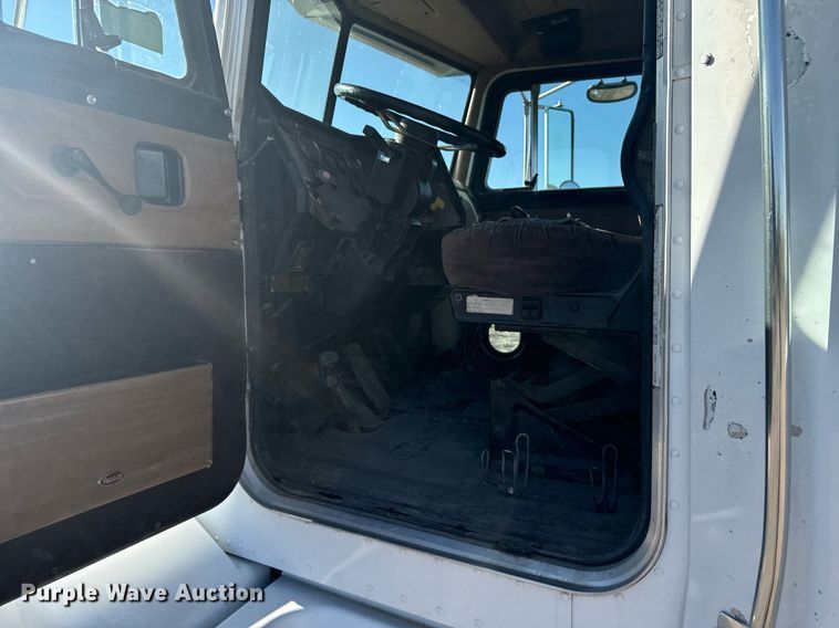 image for item DX3635 2000 Peterbilt  377 semi truck