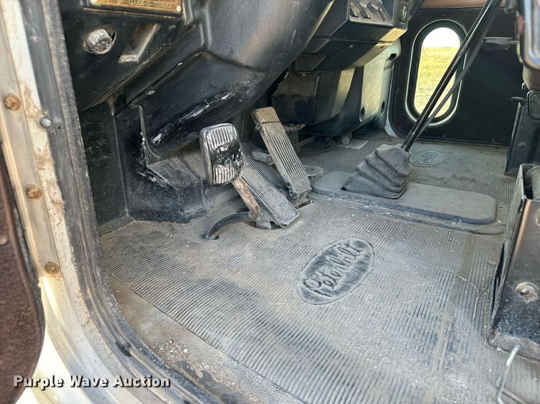 image for item DX3635 2000 Peterbilt  377 semi truck