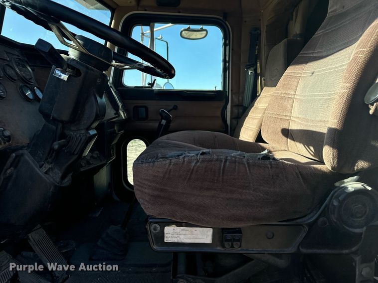 image for item DX3635 2000 Peterbilt  377 semi truck