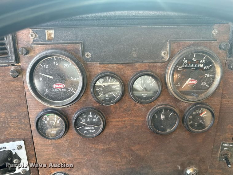 image for item DX3635 2000 Peterbilt  377 semi truck