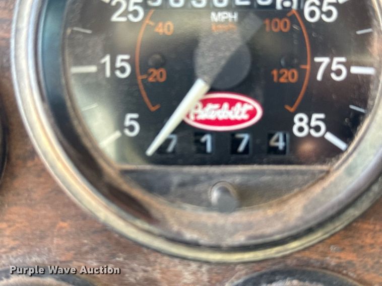 image for item DX3635 2000 Peterbilt  377 semi truck