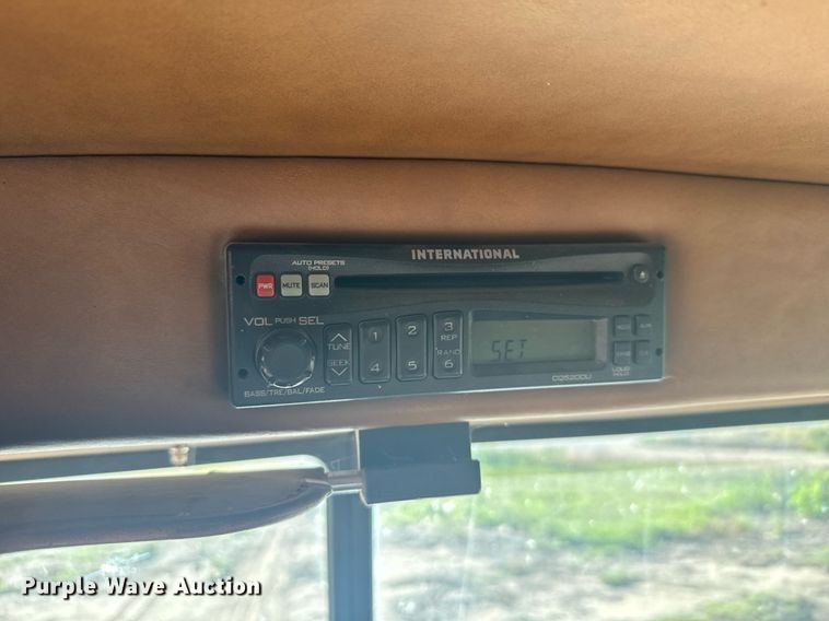 image for item DX3635 2000 Peterbilt  377 semi truck