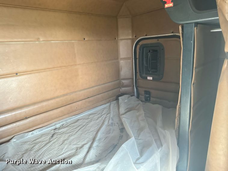 image for item DX3635 2000 Peterbilt  377 semi truck