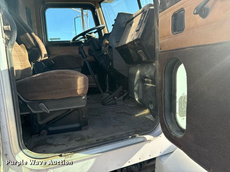 image for item DX3635 2000 Peterbilt  377 semi truck