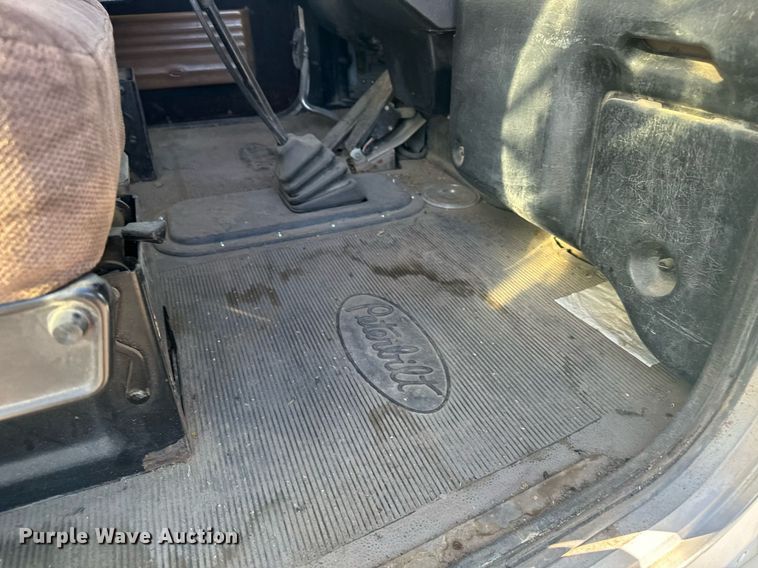 image for item DX3635 2000 Peterbilt  377 semi truck