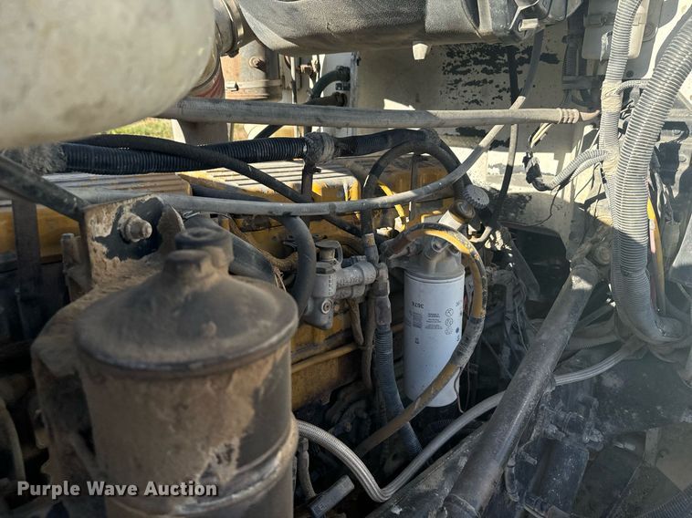 image for item DX3635 2000 Peterbilt  377 semi truck