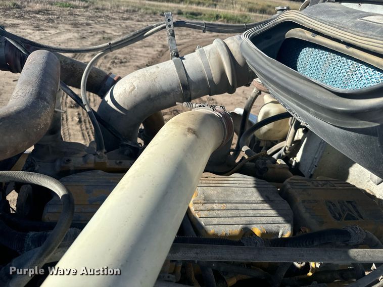 image for item DX3635 2000 Peterbilt  377 semi truck