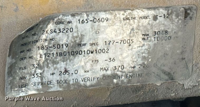 image for item DX3635 2000 Peterbilt  377 semi truck