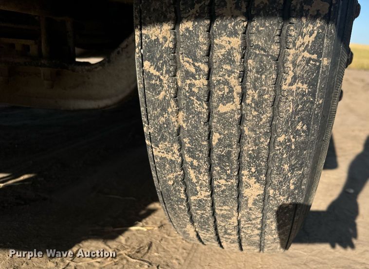 image for item DX3635 2000 Peterbilt  377 semi truck