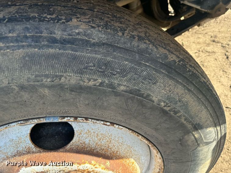 image for item DX3635 2000 Peterbilt  377 semi truck