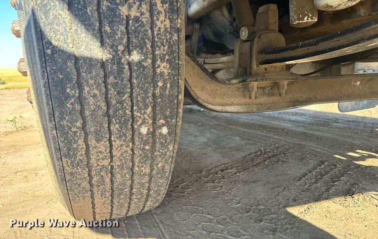 image for item DX3635 2000 Peterbilt  377 semi truck