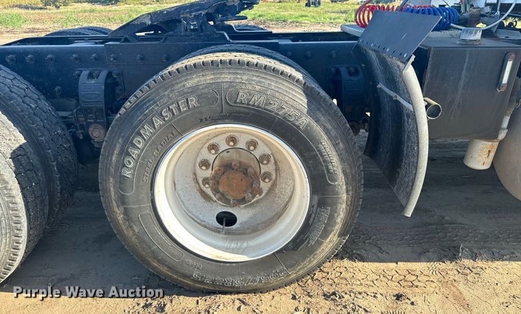 image for item DX3635 2000 Peterbilt  377 semi truck