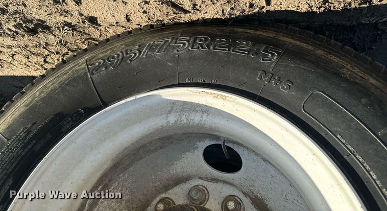 image for item DX3635 2000 Peterbilt  377 semi truck