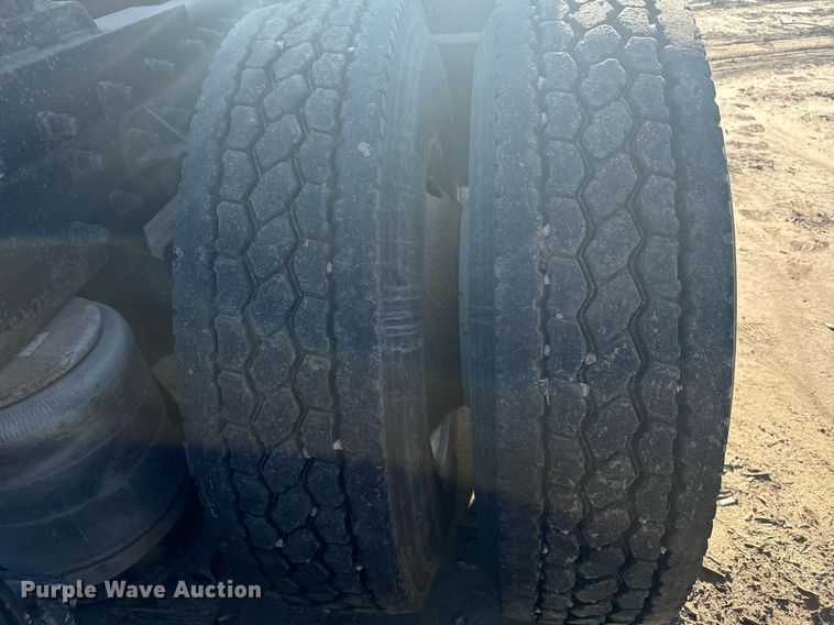 image for item DX3635 2000 Peterbilt  377 semi truck