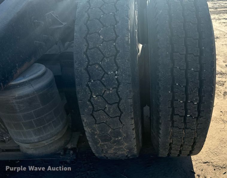 image for item DX3635 2000 Peterbilt  377 semi truck