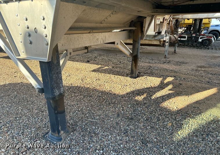image for item DX3636 2023 Wilson DWH-700 grain trailer
