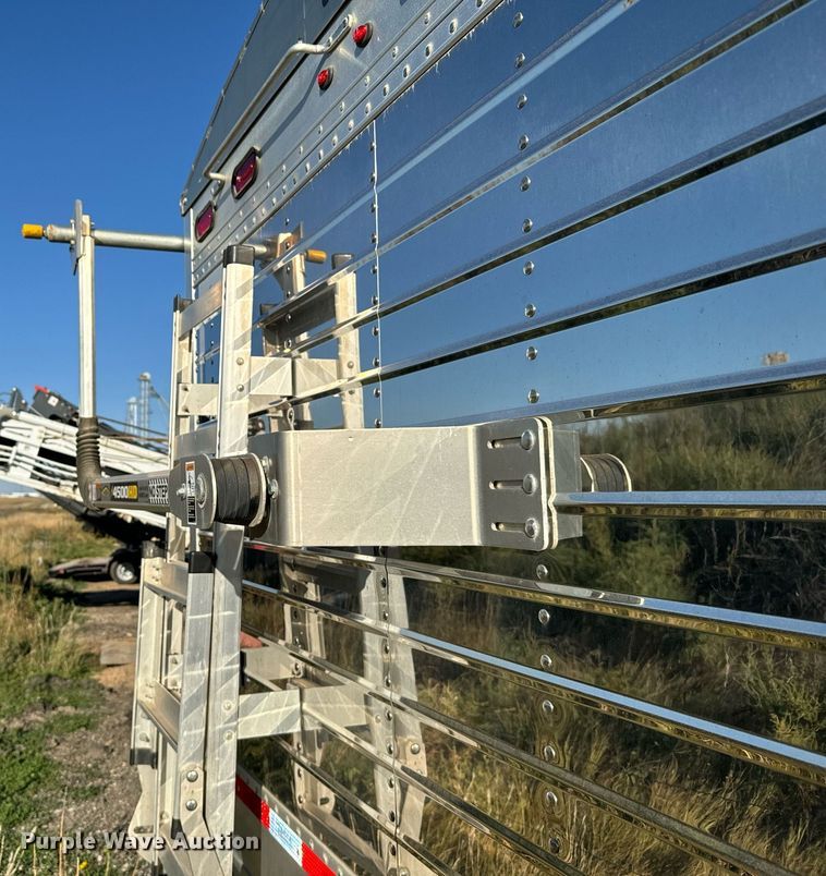 image for item DX3636 2023 Wilson DWH-700 grain trailer