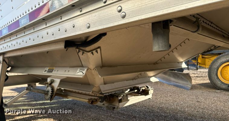 image for item DX3636 2023 Wilson DWH-700 grain trailer