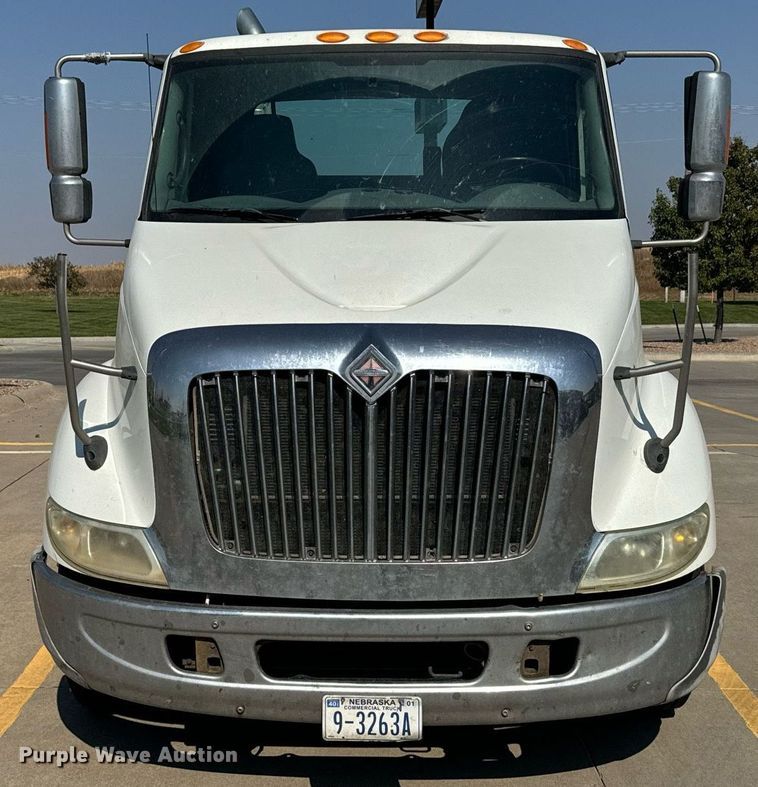 image for item DX3698 2007 International  8600 semi truck