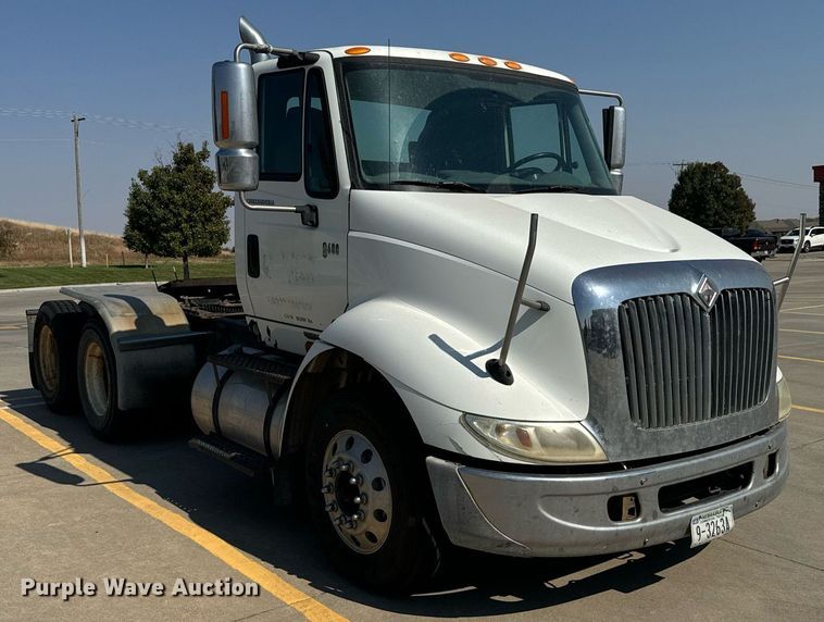 image for item DX3698 2007 International  8600 semi truck