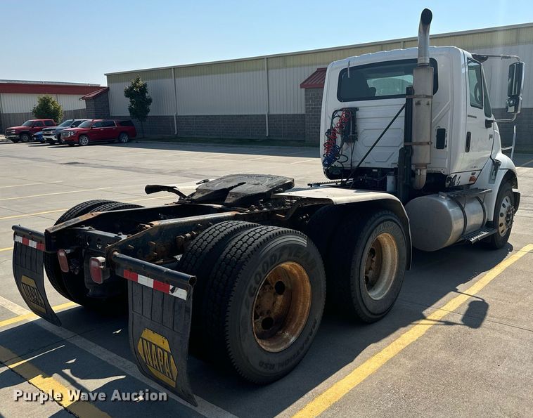 image for item DX3698 2007 International  8600 semi truck