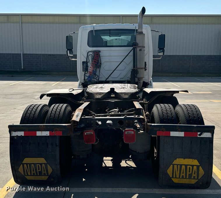 image for item DX3698 2007 International  8600 semi truck