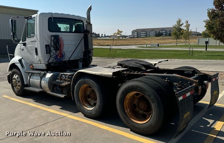 image for item DX3698 2007 International  8600 semi truck