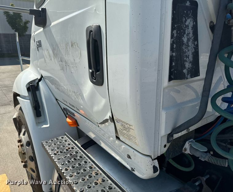 image for item DX3698 2007 International  8600 semi truck