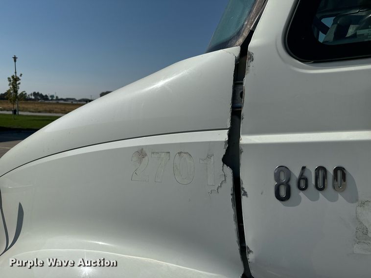 image for item DX3698 2007 International  8600 semi truck