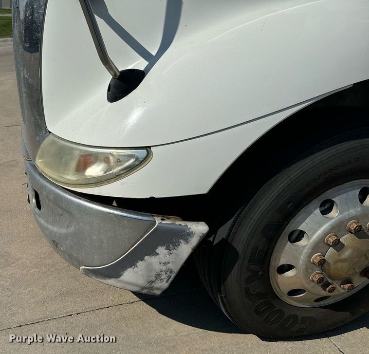 image for item DX3698 2007 International  8600 semi truck