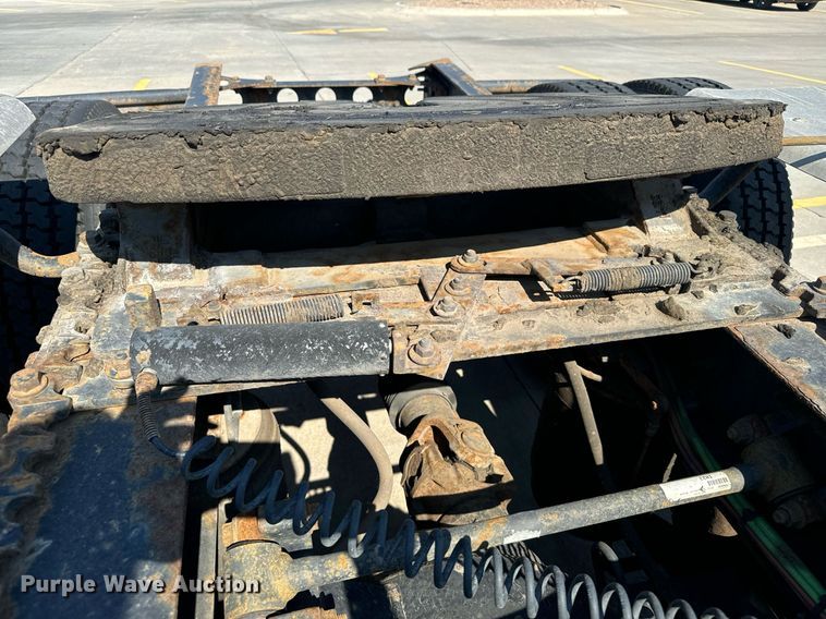 image for item DX3698 2007 International  8600 semi truck