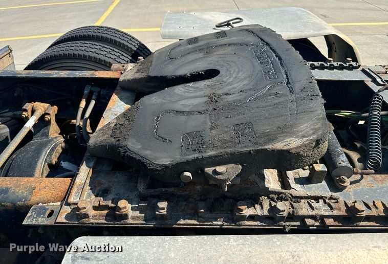 image for item DX3698 2007 International  8600 semi truck