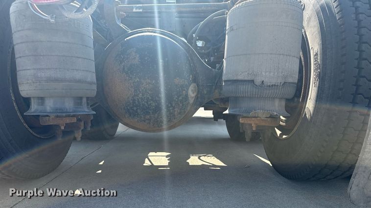 image for item DX3698 2007 International  8600 semi truck