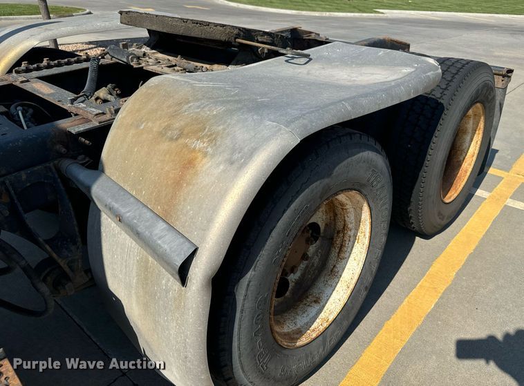 image for item DX3698 2007 International  8600 semi truck