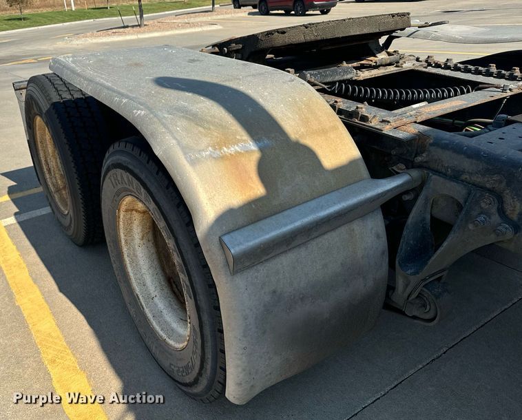 image for item DX3698 2007 International  8600 semi truck