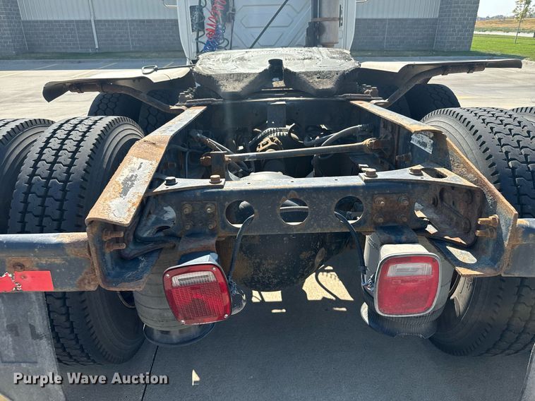 image for item DX3698 2007 International  8600 semi truck