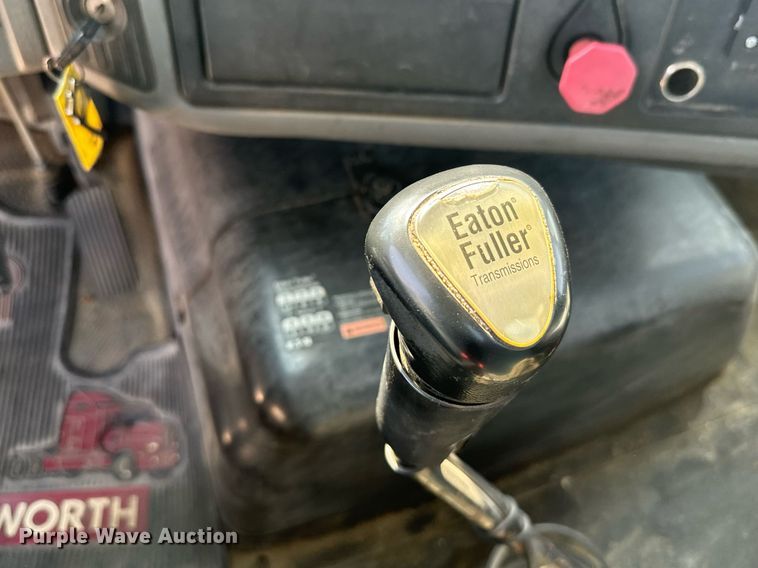 image for item DX3698 2007 International  8600 semi truck