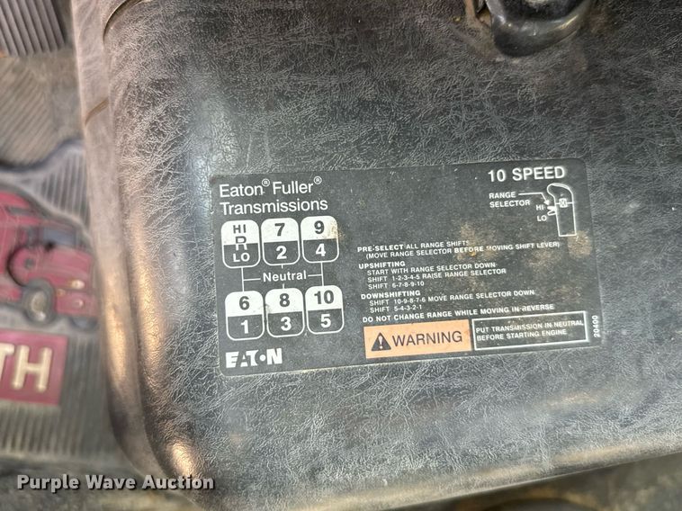 image for item DX3698 2007 International  8600 semi truck